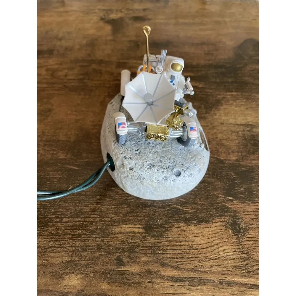 HALLMARK KEEPSAKE ORNAMENT LUNAR ROVER SPACE‎ MOON FLICKERING LIGHT NIB 1999